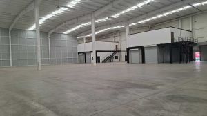 Piso industrial de concreto pulido capacidad 5 toneladas m2 - A.R.C. Inmobiliaria