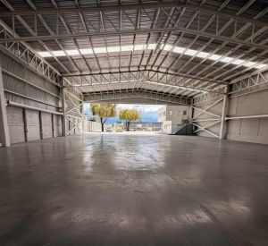 Interior de bodega comercial 1920m2 para exhibicion y agencia toluca - A.R.C. Inmobiliaria