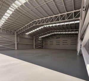 Piso industrial de concreto pulido de alta resistencia 1920m2 - A.R.C. Inmobiliaria