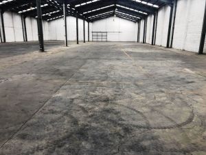 Interior de bodega 2450m2 con altura libre de 8m lerma - A.R.C. Inmobiliaria