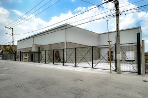 Vista exterior bodega nueva a 20m de paseo tollocan toluca - A.R.C. Inmobiliaria