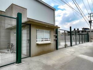 Fachada exterior con acometida electrica bodega 1650m2 tollocan - A.R.C. Inmobiliaria