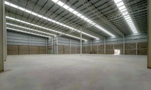 Claro libre ideal para racks y almacenamiento bodega 1650m2 - A.R.C. Inmobiliaria