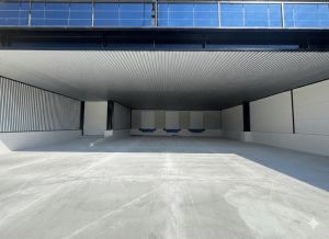 Anden con cortina metalica y rampa de maniobras lerma - A.R.C. Inmobiliaria